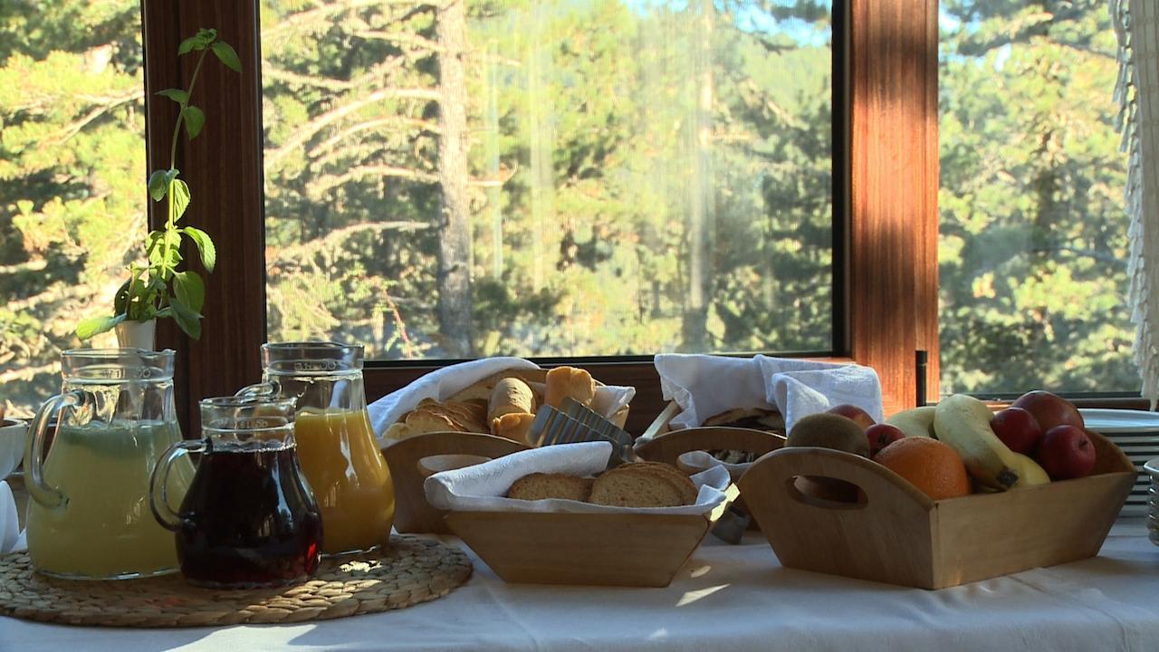 Valia Calda Hotel Perivoli  Стая снимка